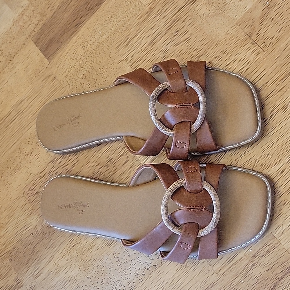 Women's Universal Thread flat summer sandals size 9